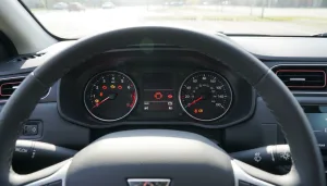découvrez la liste complète des voyants du dacia sandero stepway, leurs significations et les actions à entreprendre pour assurer la sécurité et le bon fonctionnement de votre véhicule.
